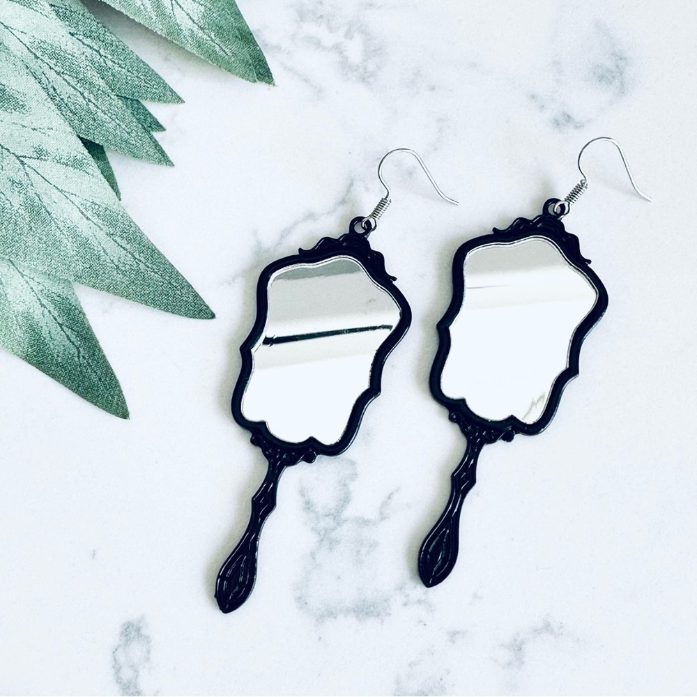 3/$22🩶 FLAW Vintage Style Black Ornate Handheld Mirror Earrings Victorian Goth